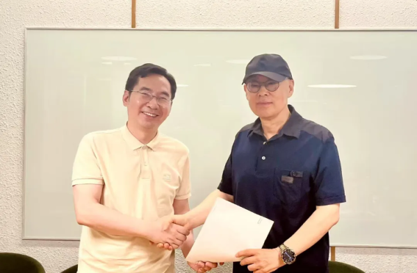 九八策略 郑渊洁自降合约期内50%以上版税，出版社：两年千万级